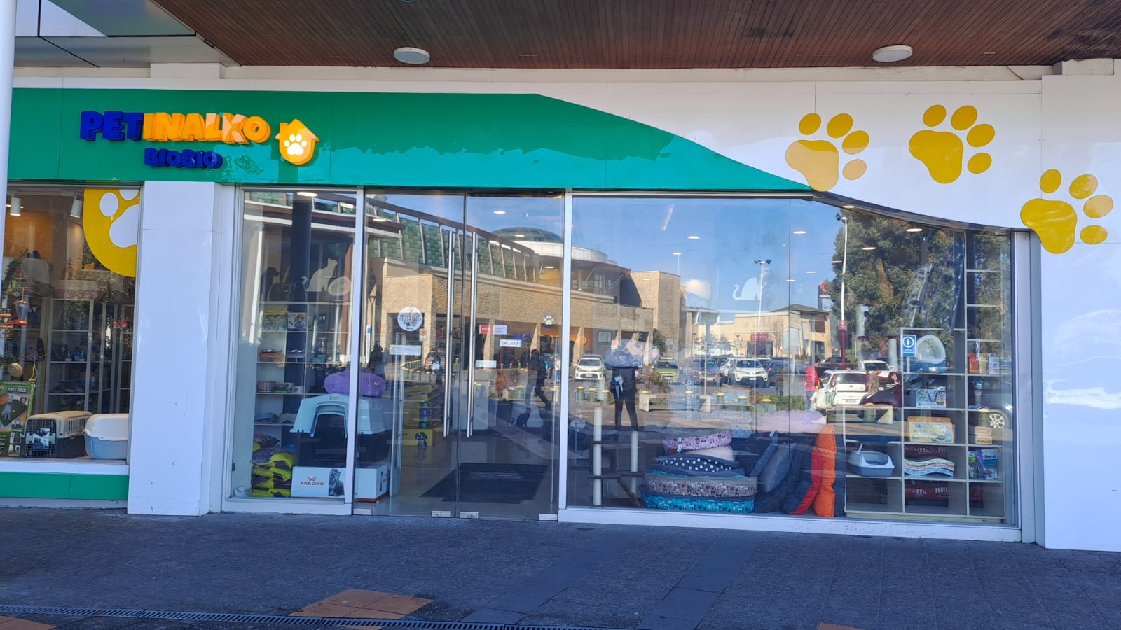 Tienda Mall Plaza Trébol