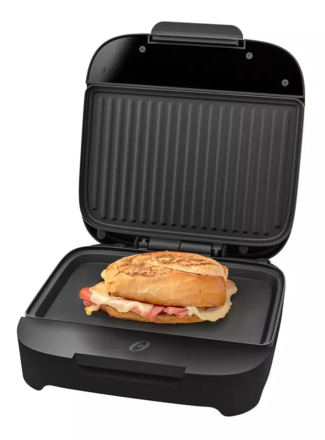 Sandwichera Compacta Oster  con Platos Hondos Negro2