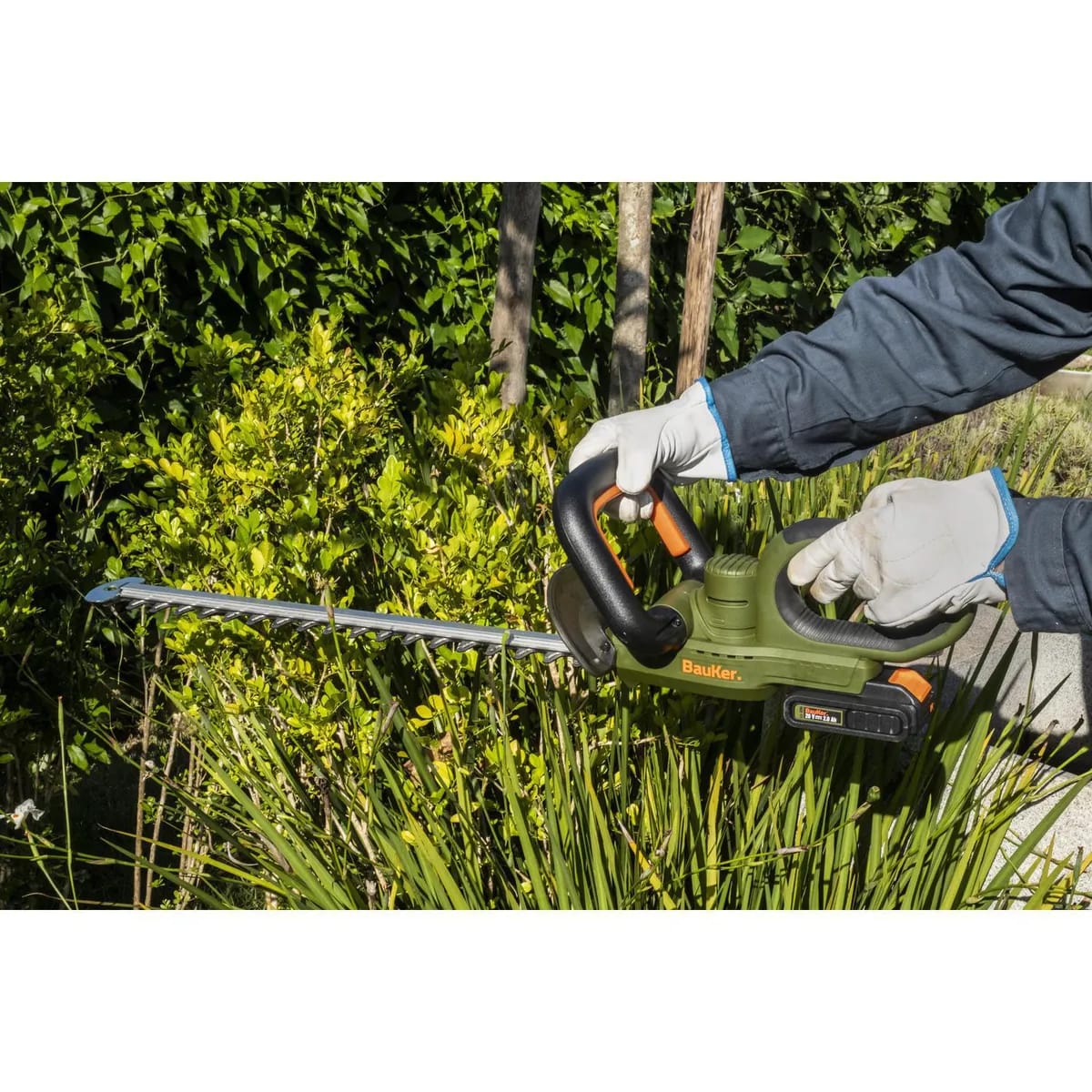 Cortasetos Inalámbrico Bauker  20 V sin Batería ni Cargador3