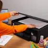 Impresora Multifuncional Brother  Inyección a color DCPT230 Negro4