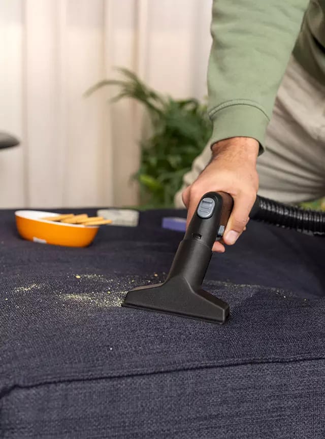 Aspiradora Karcher  Lava Tapices 1000W SE4 Blanca6