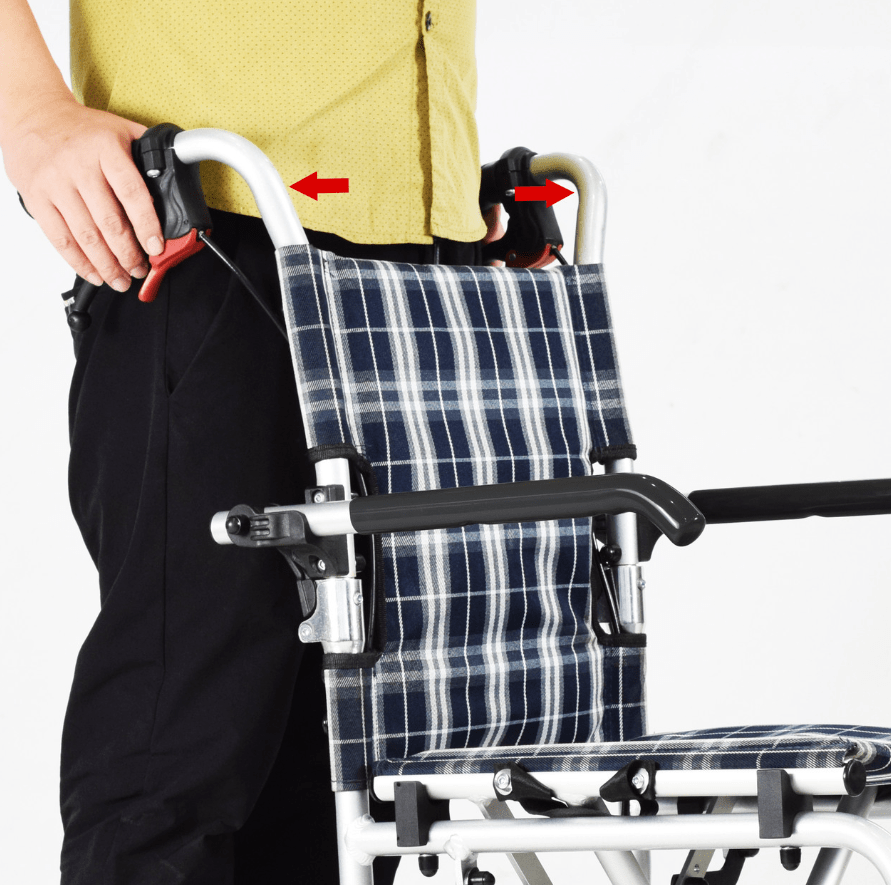 SILLA DE RUEDAS DE TRANSPORTE PREMIUM CON BOLSO First Care5