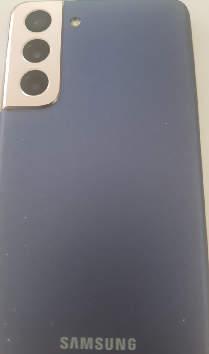 Celular Samsung Galaxy S21 5G, 128GB, No toma chip Claro, leve detalles  en parte trasera -Reacondicionado4