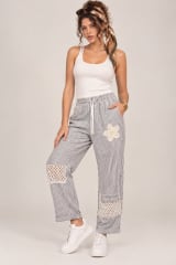 Jogger estampado de Linea Con Tejido y Flor Brillante A1-14