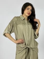 Blusa Lino Flores Bordadas en Hombros A3-74