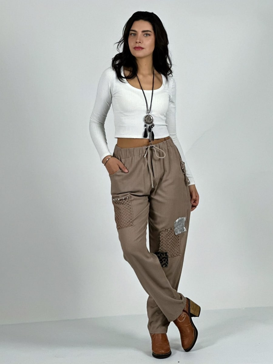 Jogger Lino con Broderi cuadro Print y Brillos A1-115