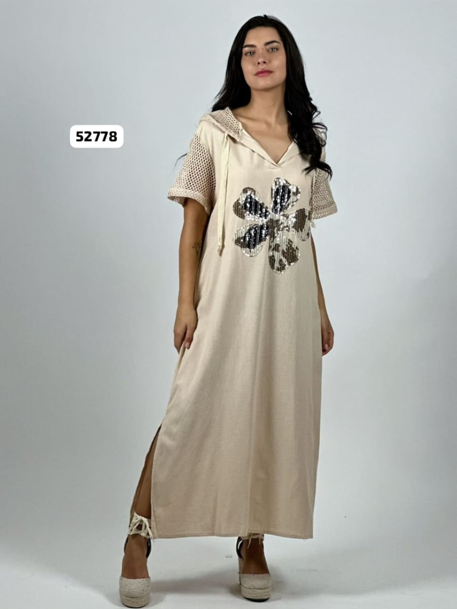 Vestido Crepe Flor Brillos Mangas y Capucha Tejida A4-873