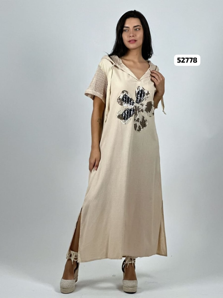 Vestido Crepe Flor Brillos Mangas y Capucha Tejida A4-874