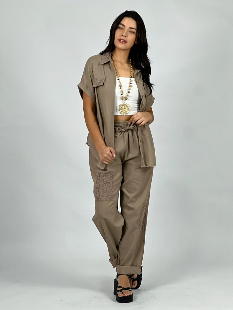 Blusa Lino con Encaje Cuello y Bolsillos A2-59/625