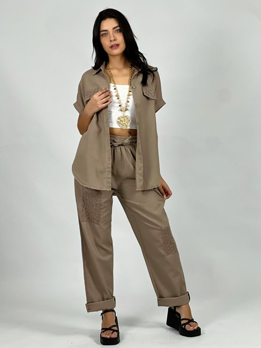 Blusa Lino con Encaje Cuello y Bolsillos A2-59/624