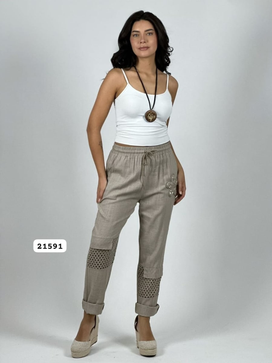 Jogger Lino Rodillas Broderi Flor con Brillo A1-116