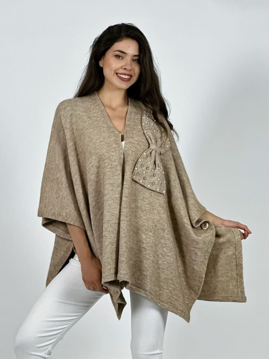Poncho Abotonado Moño con Perlas A3-7415