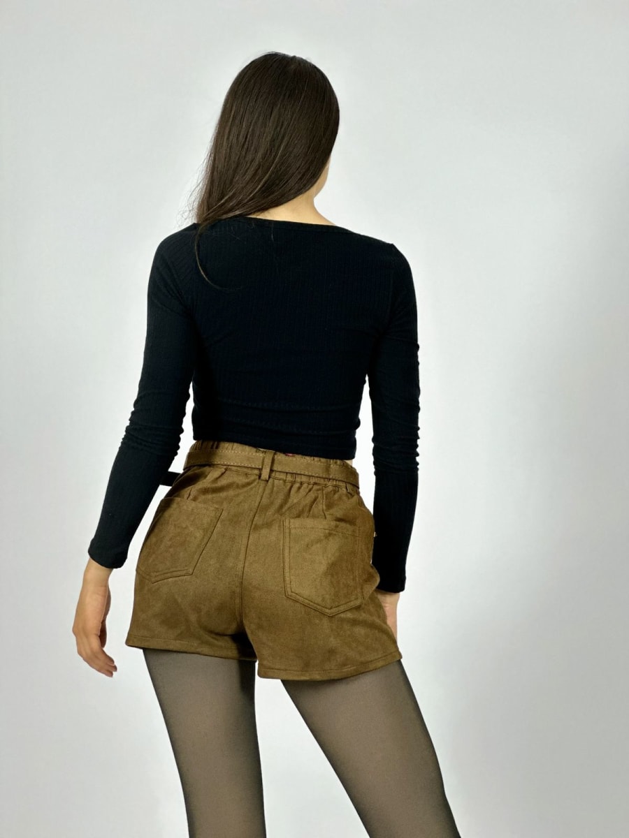 Short Gamuza con Cinturon Tachas Bolsillos A1-174