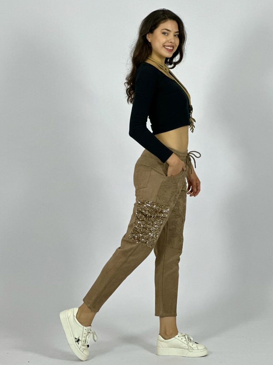 Jogger Gamuza Flores Bordadas Bolsillos Cargo Brillos A1-98