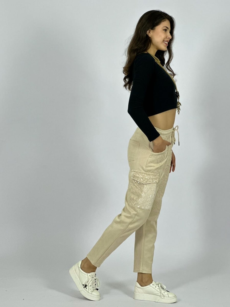 Jogger Gamuza Flores Bordadas Bolsillos Cargo Brillos A1-95