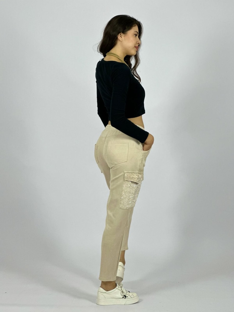 Jogger Gamuza Flores Bordadas Bolsillos Cargo Brillos A1-96