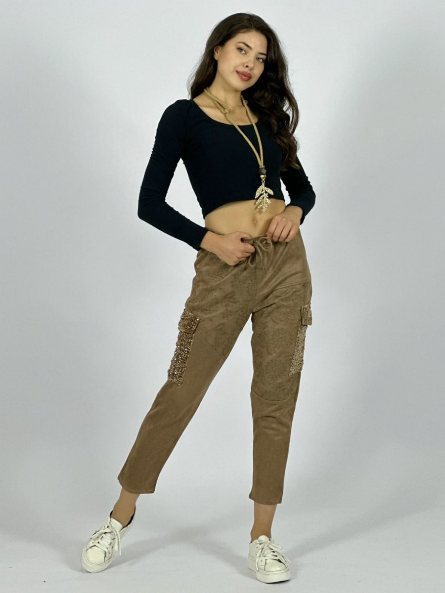 Jogger Gamuza Flores Bordadas Bolsillos Cargo Brillos A1-97