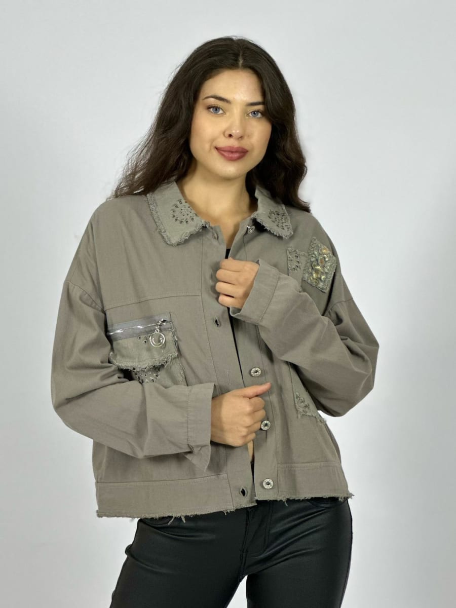 Chaqueta Mezclilla Diseños Calados Parches y Cierre A4-935