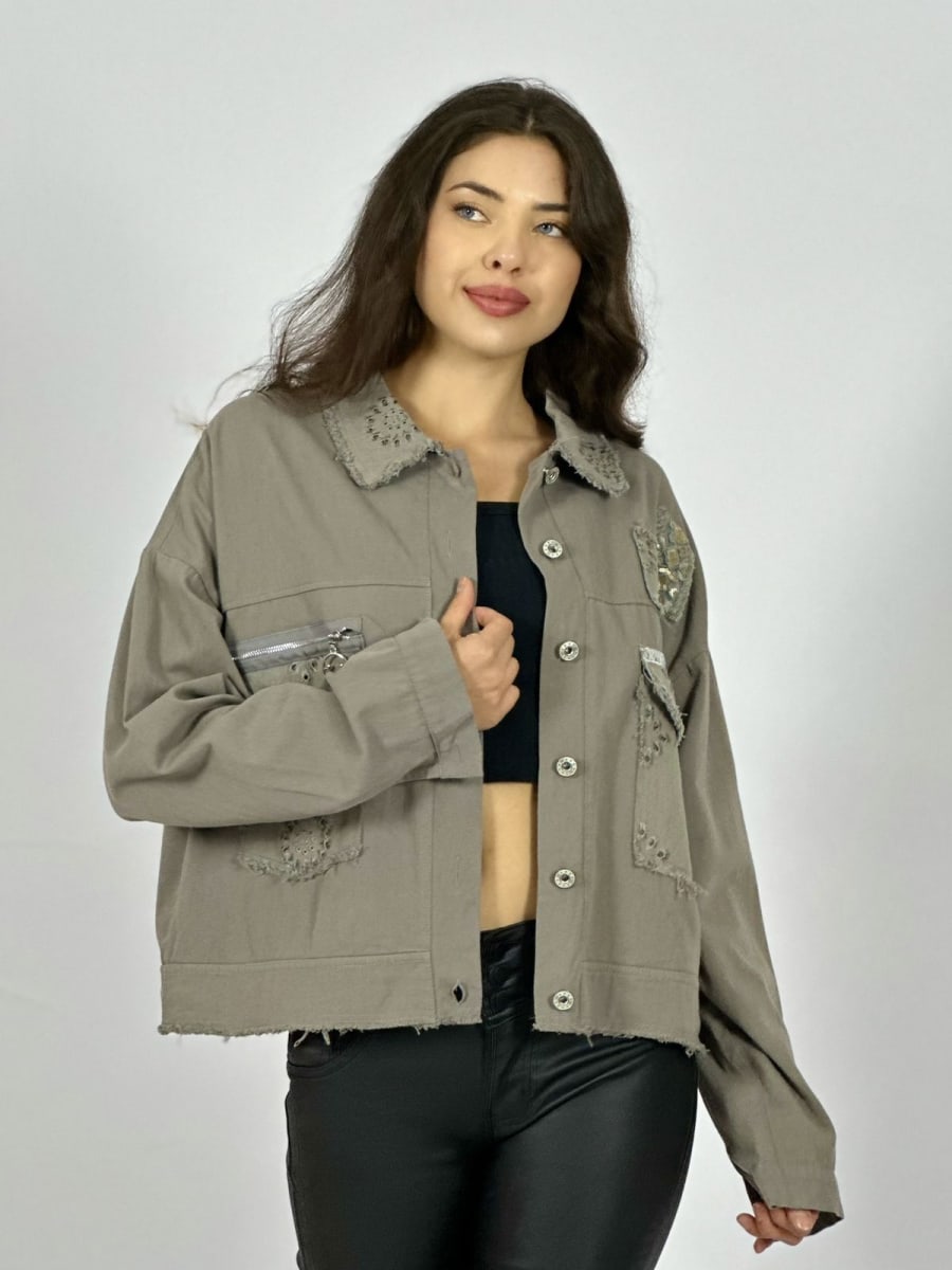 Chaqueta Mezclilla Diseños Calados Parches y Cierre A4-936