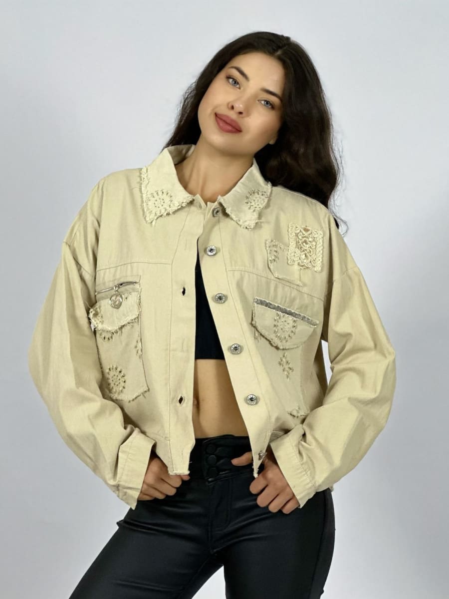 Chaqueta Mezclilla Diseños Calados Parches y Cierre A4-939