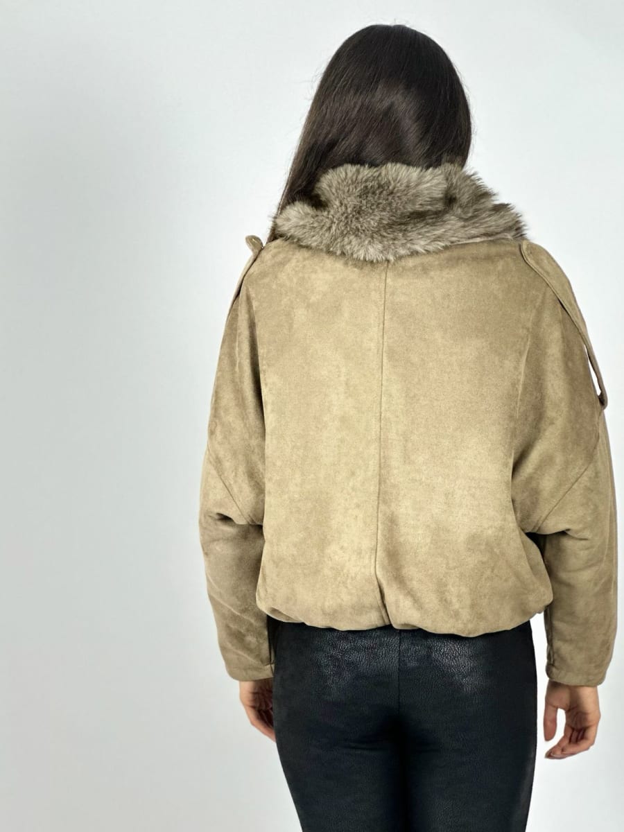 Chaqueta Corta Gamuza Holgada Tachas y Cuello Peludo B3-144/14716