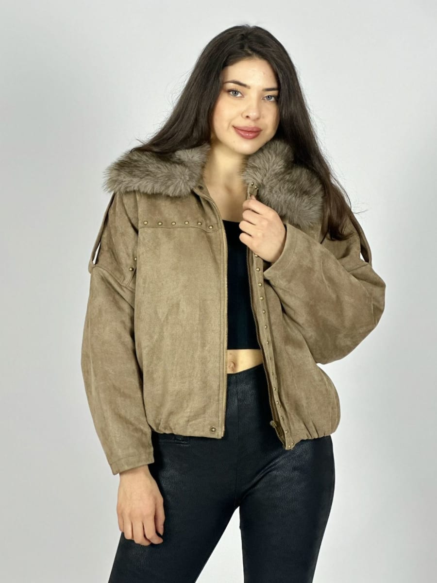 Chaqueta Corta Gamuza Holgada Tachas y Cuello Peludo B3-144/14713