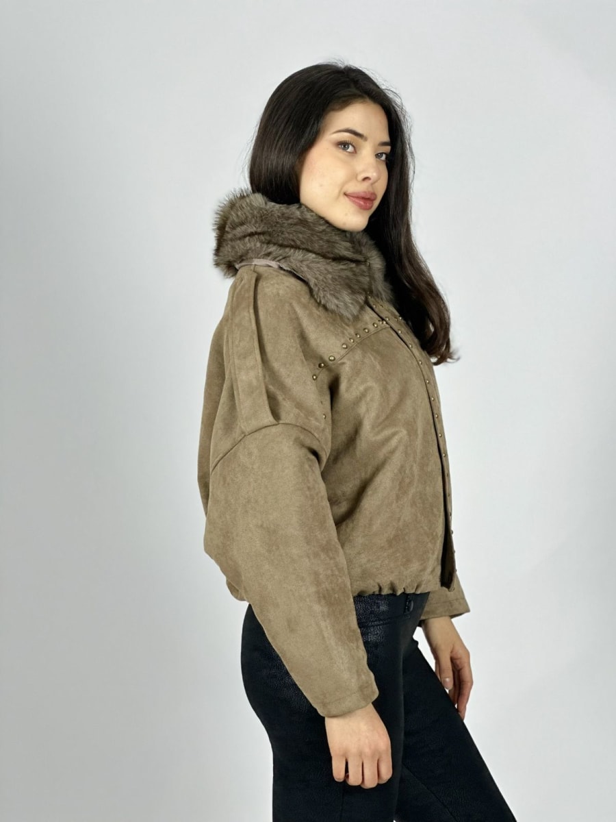 Chaqueta Corta Gamuza Holgada Tachas y Cuello Peludo B3-144/14715