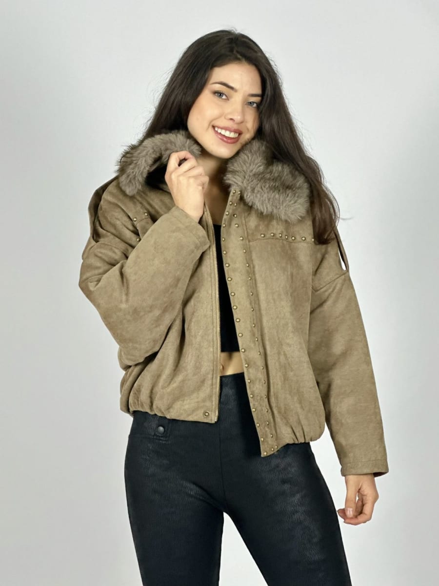 Chaqueta Corta Gamuza Holgada Tachas y Cuello Peludo B3-144/14714