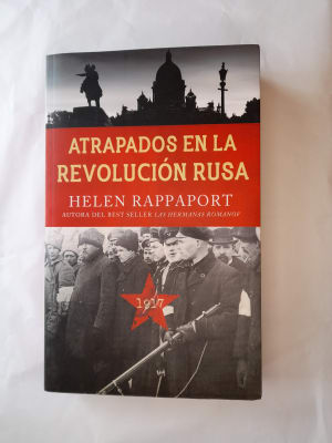 ATRAPADOS EN LA REVOLUCIÓN RUSA