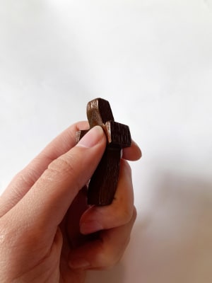 CRUZ DE MANO HUNDIDA