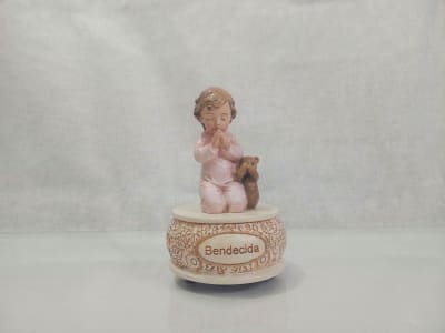 CAJITA MUSICAL NIÑO ORANDO