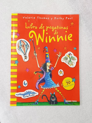 LIBRO DE PEGATINAS DE WINNIE