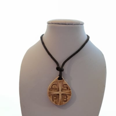 MEDALLA CRUZ SAN BENITO MARFILINA