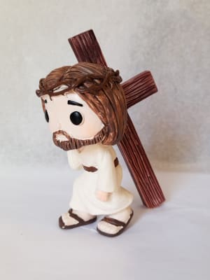 JESÚS MUÑECO DE ACCIÓN CARGA LA CRUZ