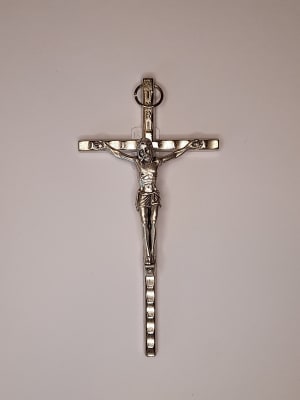 CRUZ MARTILLADA PARED