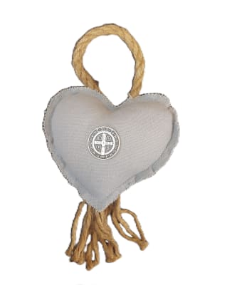 COLGANTE CORAZON CON YUTE