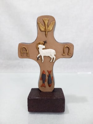 CRUZ DEL CORDERO DE DIOS CON BASE