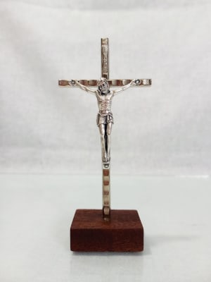 CRUZ MARTILLADA BASE MADERA