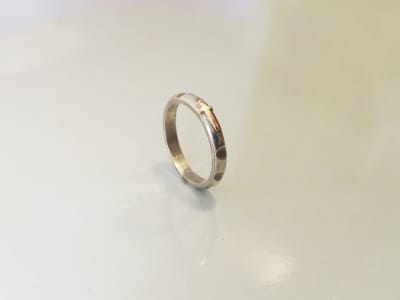 ANILLO DENARIO PLATA DE CUENTAS HUNDIDAS