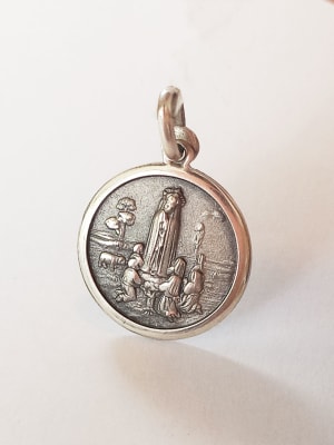 HECHURA MEDALLA PLATA V NIÑA 18MM