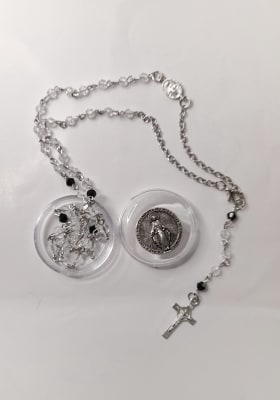 ROSARIO EN CAJA CON MEDALLA