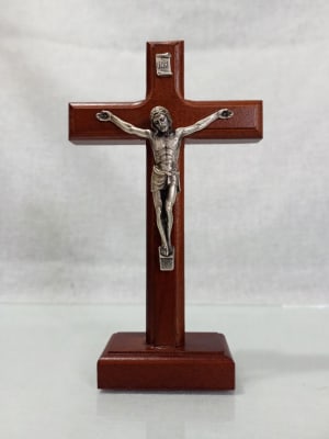 CRUCIFIJO CON PEDESTAL 18 CMS. CON CAJA AZUL