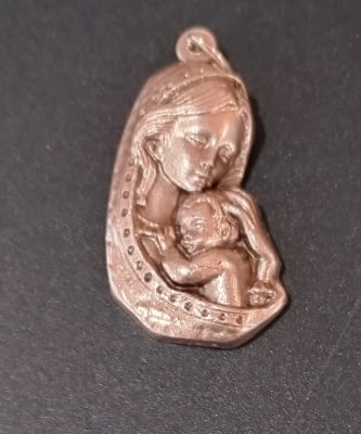 MEDALLA VIRGEN MANTO