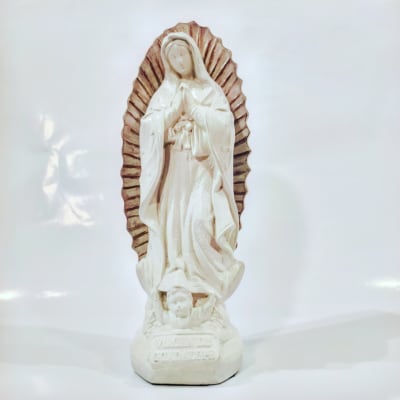 VIRGEN DE GUADALUPE SOBRE MESA MEDIANA