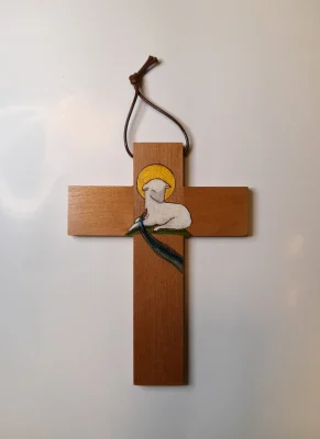 CRUZ CON CORDERO PIROG Y PINTADO
