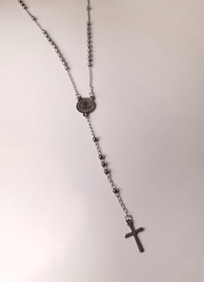 COLLAR DE ACERO CON COLGANTE DIJE ROSARIO CON CRUZ