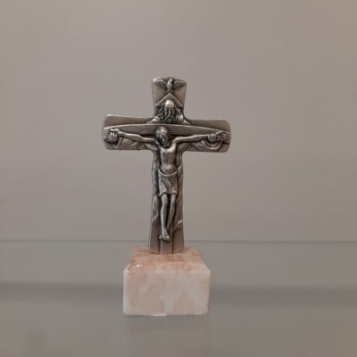 CRUZ DE DIOS PADRE CON BASE MARMOLADA