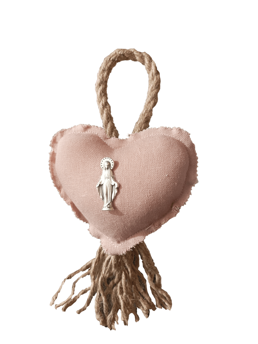 COLGANTE CORAZON CON YUTE NIÑA 20 CM1