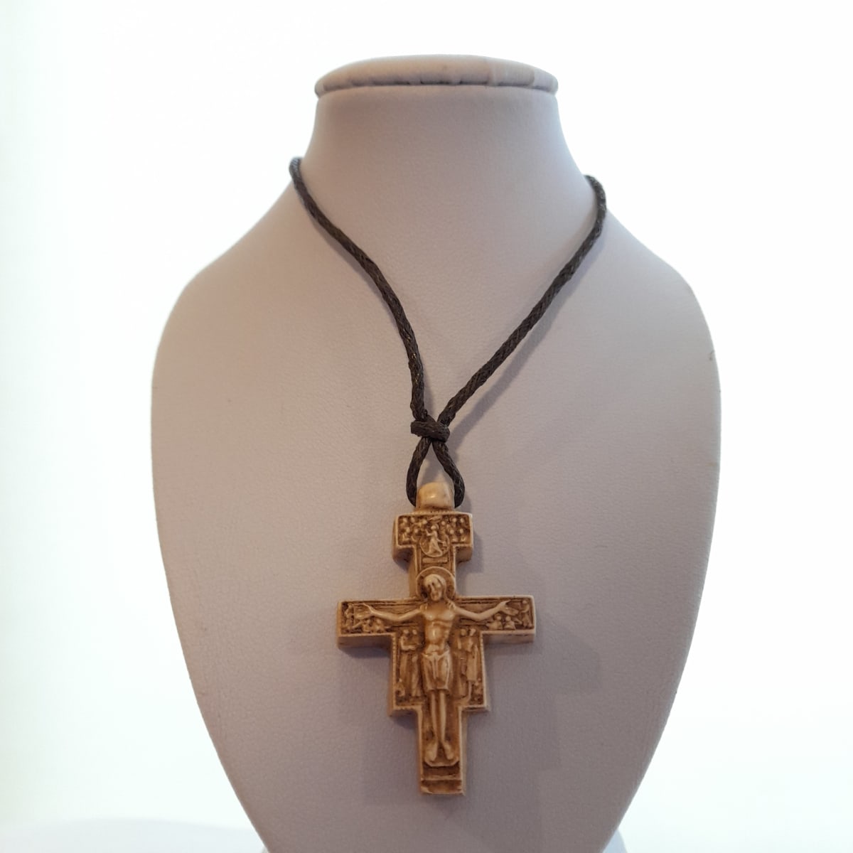 CRUZ SAN FRANCISCO PEQUEÑA MARFILINA 3CM1