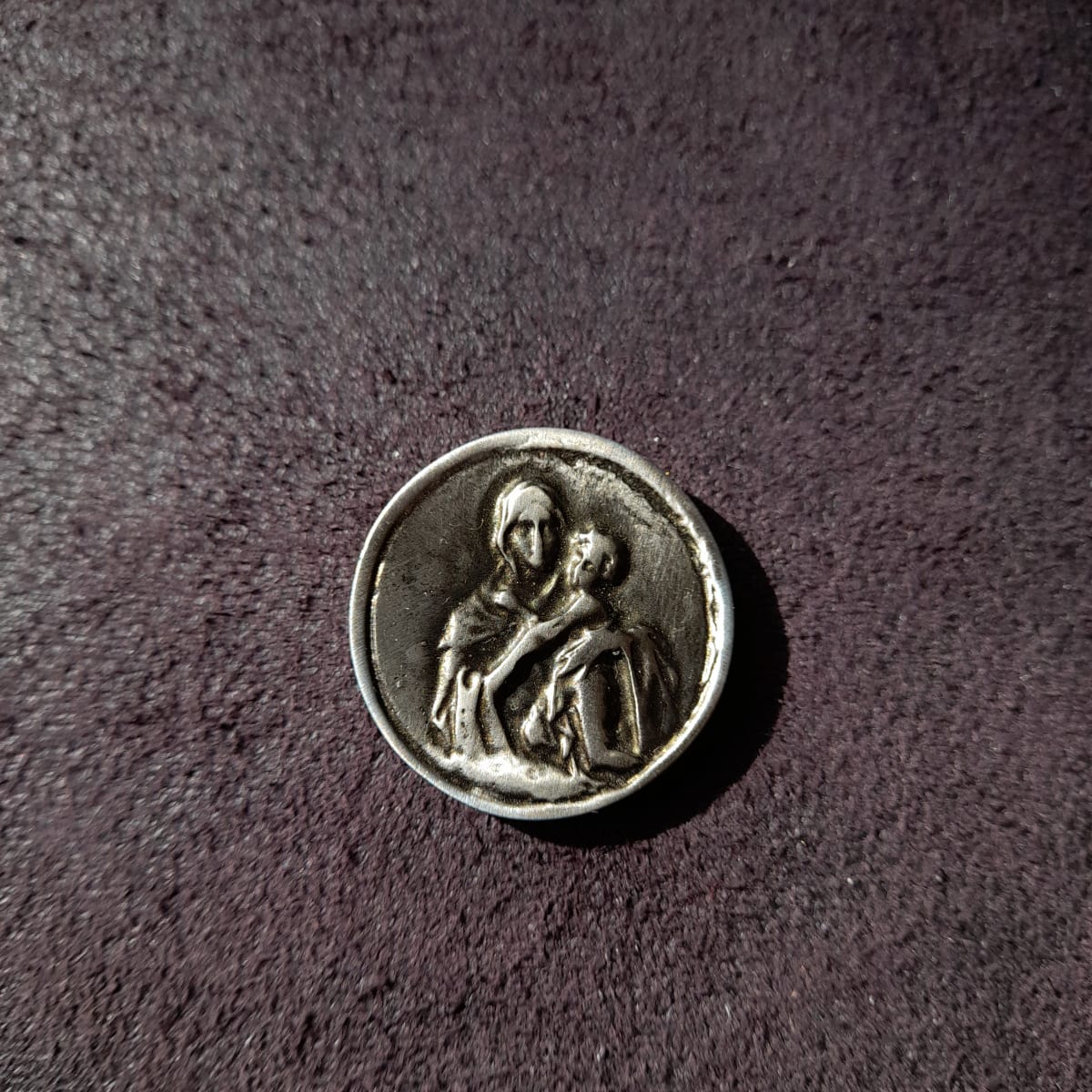 AUTOADHESIVO DETENTE VIRGEN1